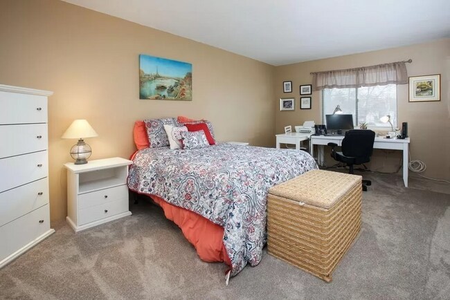 Foto del edificio - 56 Village Brook Ln