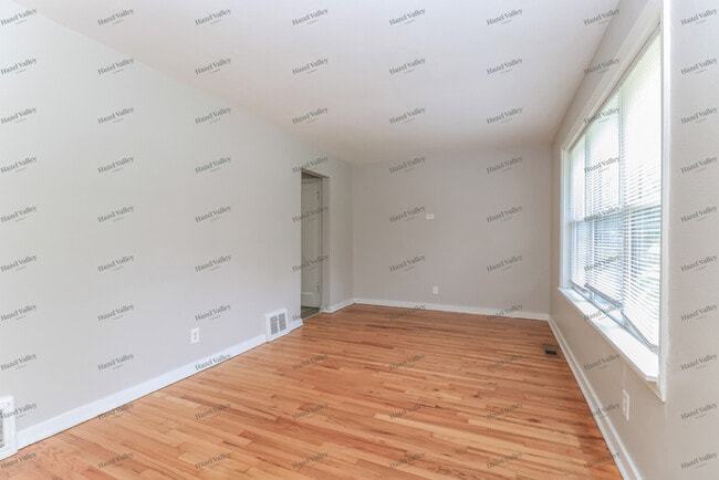 Building Photo - 230 S Marguerite Ave