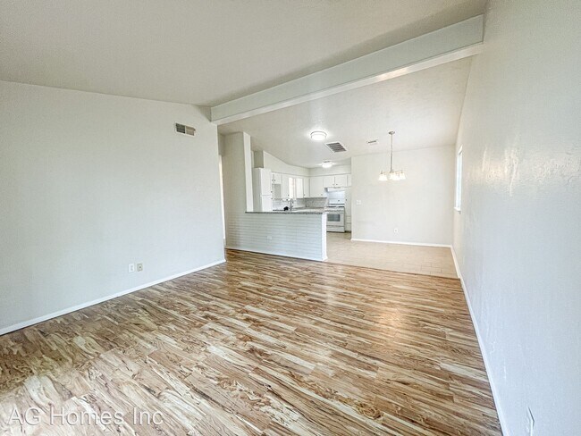 Building Photo - 3 br, 1.5 bath House - 3409 Overland Dr