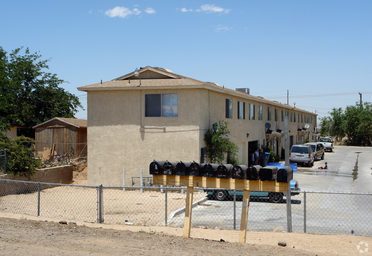 Building Photo - Luxor Apartments