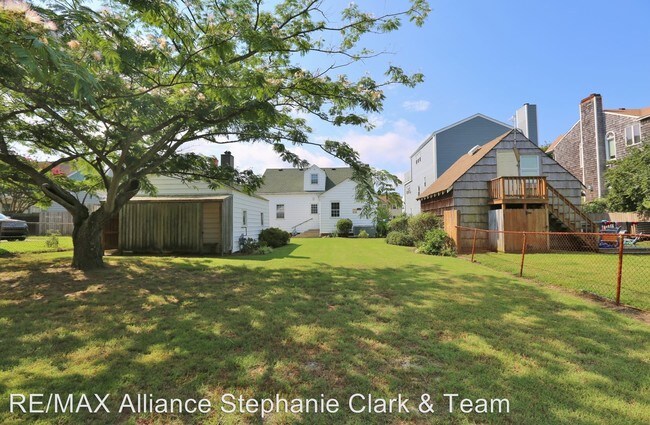 Building Photo - 4 br, 2 bath House - 113 69th Street