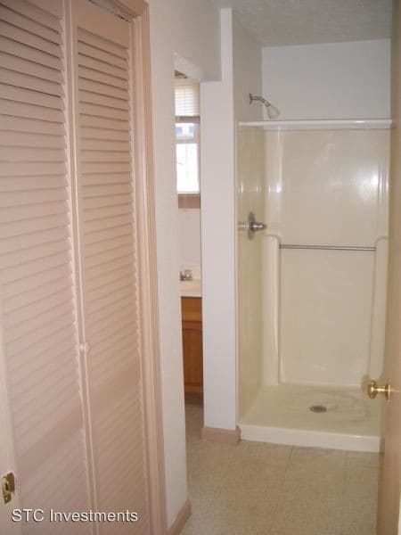 Building Photo - 2 br, 1 bath House - 1718 W. Jackson #16
