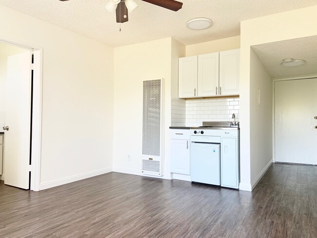 Building Photo - MC 1602 Winona Properties, LLC (140 Hoover)