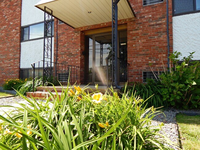 Building Photo - 45 Chester St