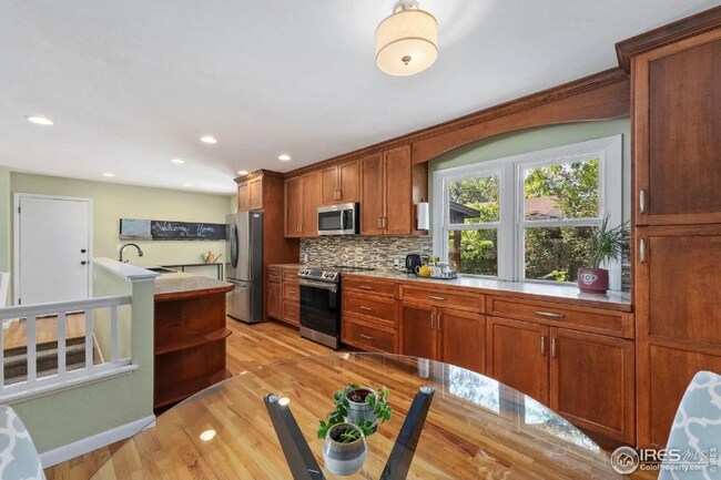 Foto del edificio - 1601 Collins Ct