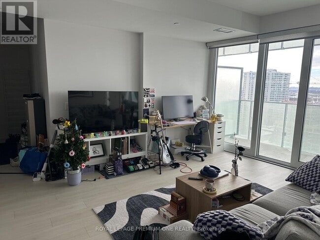 Photo du bâtiment - 3900 Confederation Pkwy