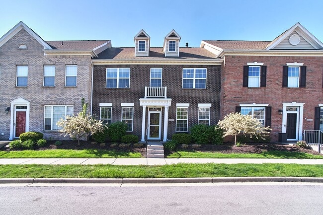 Building Photo - 2 BDRM, 2.5BA Townhouse in Fishers