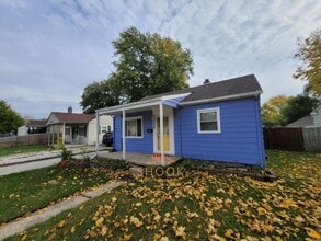 Building Photo - 1323 Sunset Dr