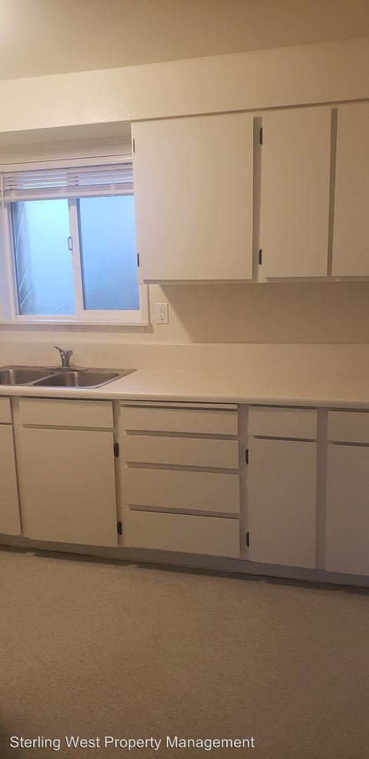 Building Photo - 50-52 Maple St