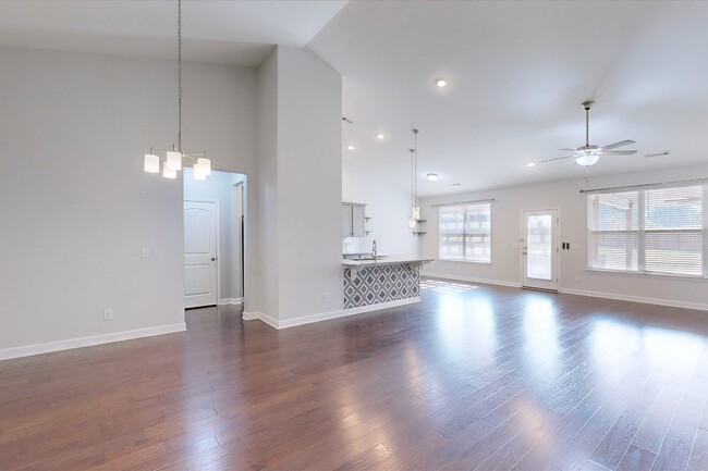 Foto del edificio - 321 Twelve Oaks Ln
