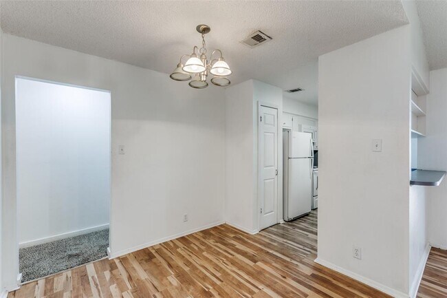 Foto del edificio - 6916 Scenic Brook Dr