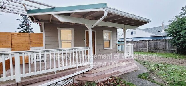 Building Photo - 5621 N 44th St