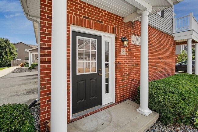 Foto del edificio - Beautiful 2-Bedroom, 2-Bath Condo with Attached Garage