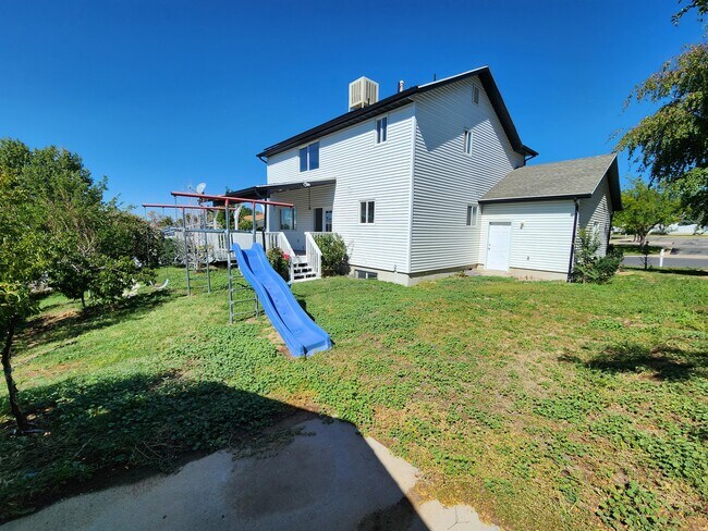Building Photo - 1092 E 3250 N
