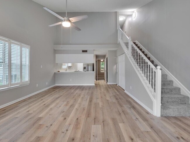 Foto del edificio - 2532 Golden Park Ln