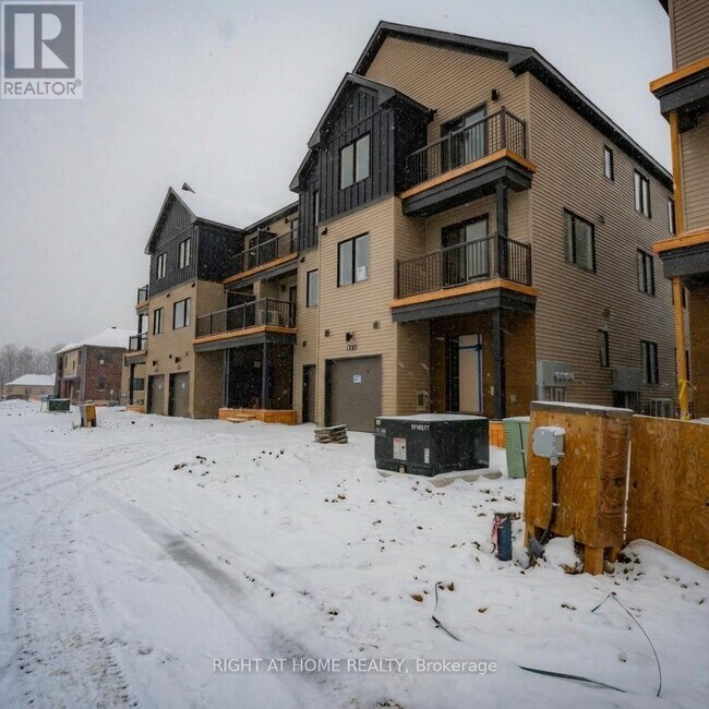 Building Photo - 425 Mortar Terrace