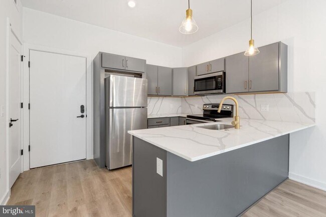 Building Photo - 2046 E Lehigh Ave