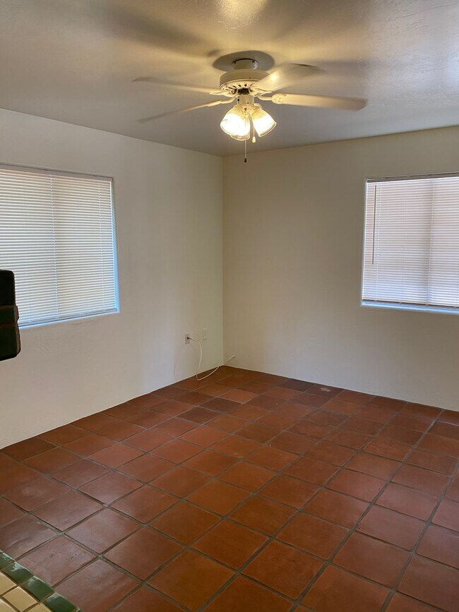 Building Photo - 3430 E Presidio Rd