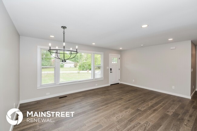 Building Photo - 704 Marswen Dr