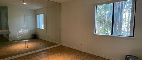 Building Photo - 2835 Winkler Ave
