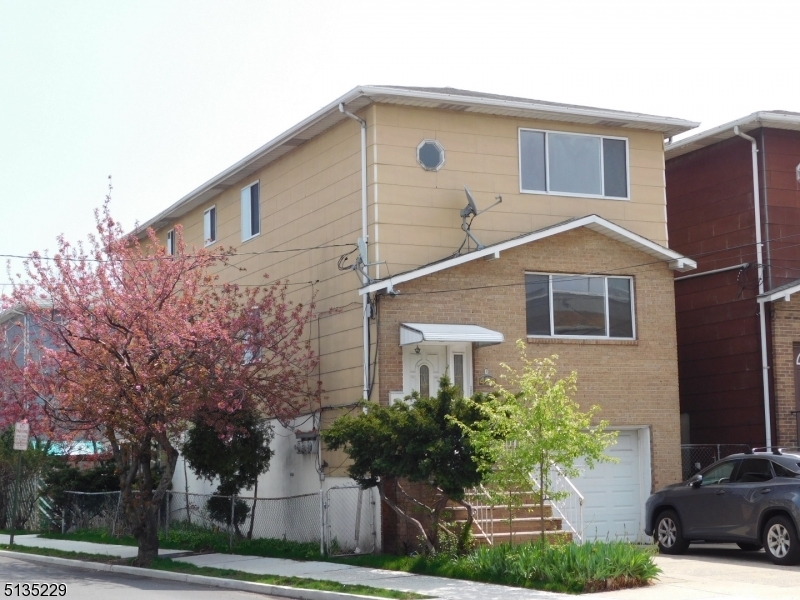 Primary Photo - 420 7th St