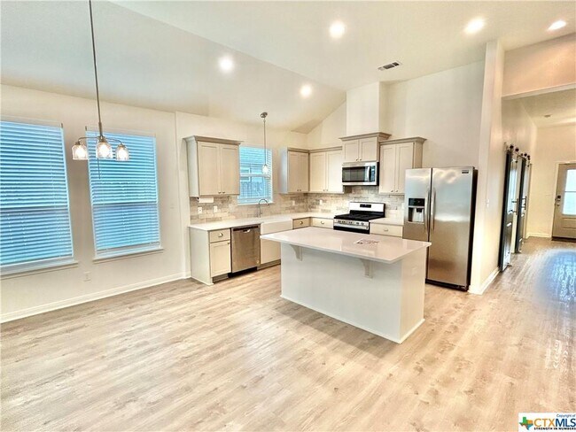 Foto del edificio - 221 Flint Rock Ct