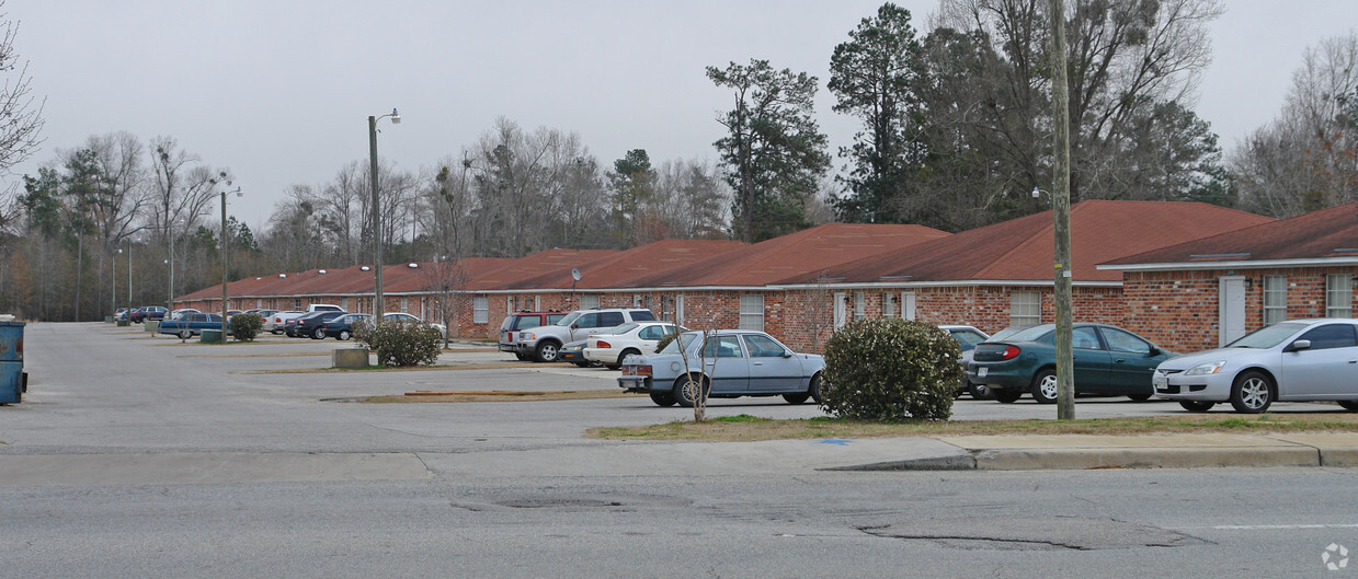 Primary Photo - Country Manor Apartments