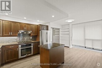 Building Photo - 33-2233 Harbour Square