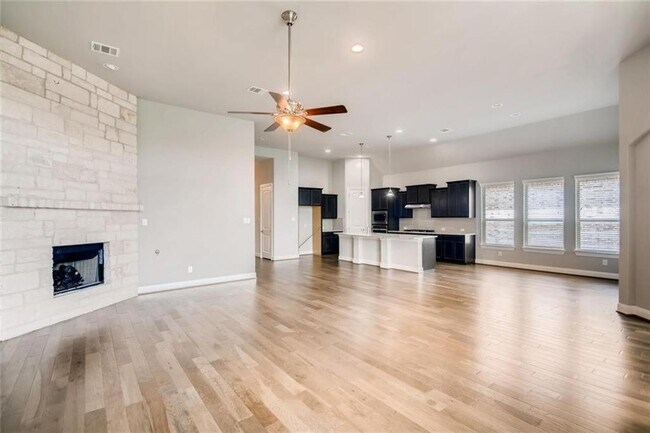 Building Photo - 913 Mckavitt Dr