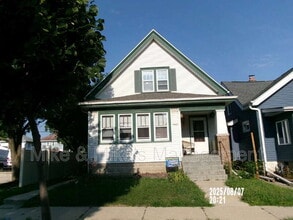 Building Photo - 1323 S 74th St