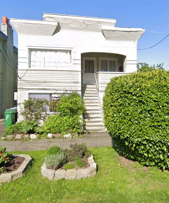 4259 Greenwood - 4259 Greenwood Ave N