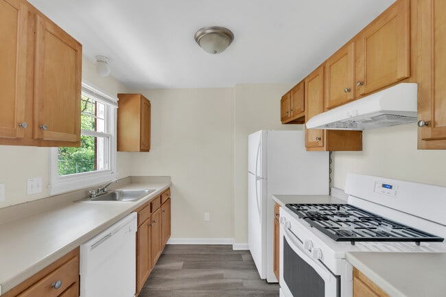 Foto del edificio - Savin Court Apartment