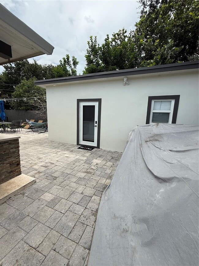 Building Photo - 4500 SW 31st Dr