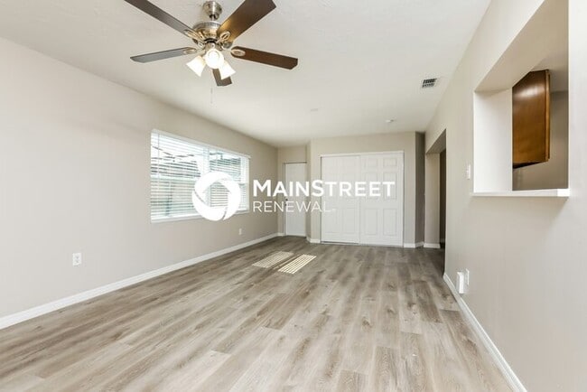 Foto del edificio - 4 Bedroom Pet-Friendly Home in FERN PARK, ...