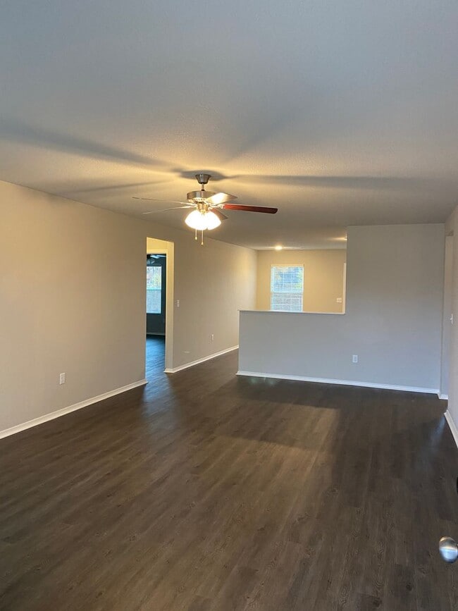 Foto del edificio - *Pre-leasing* Four Bedroom | Two Bathroom ...