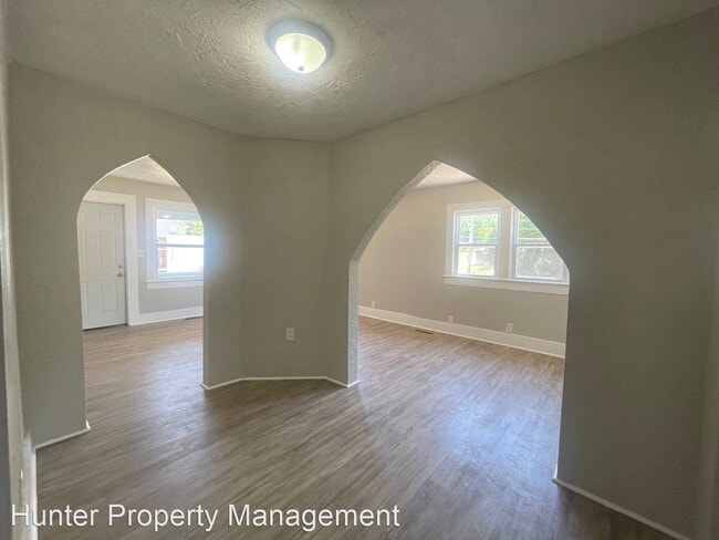 Building Photo - 3 br, 2 bath House - 1007 N Broadway Ave