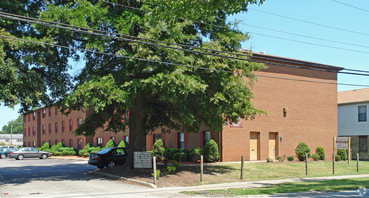 Primary Photo - Twin Gardens Apartments