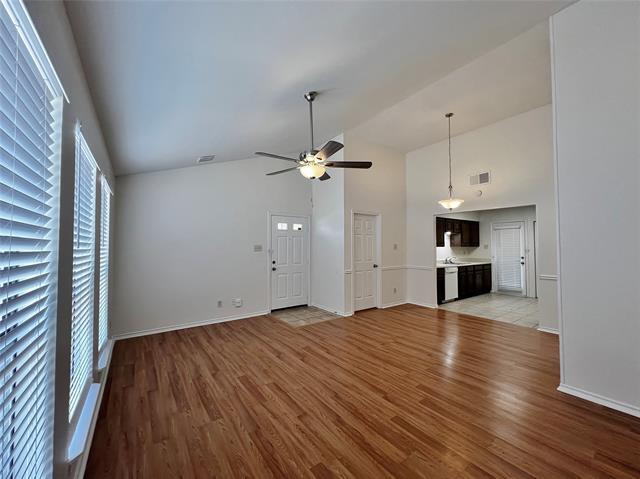 Foto del edificio - 719 Hillcrest Ct