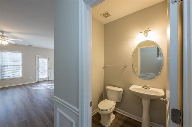 Foto del edificio - 204 Parc View Ln