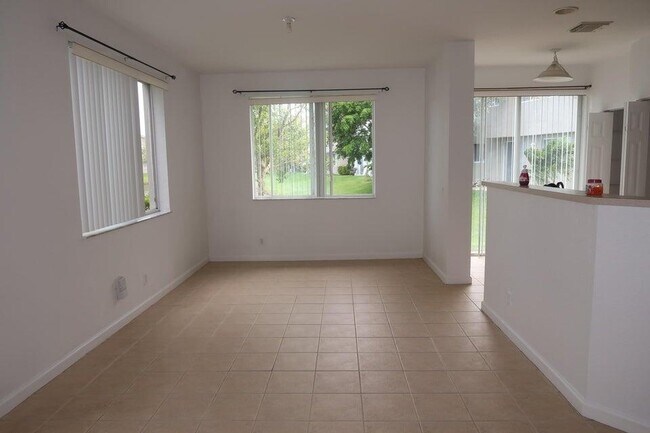 Foto del edificio - 3030 Laurel Ridge Cir