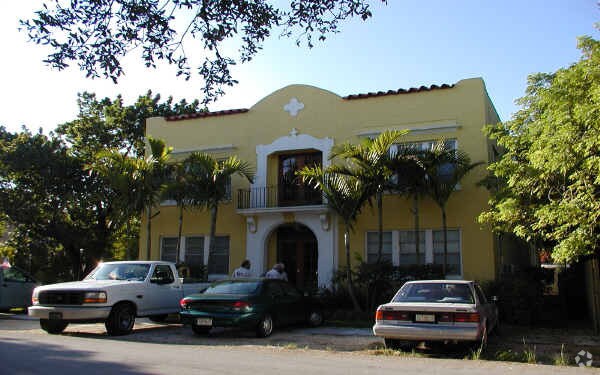 Foto del edificio - 344 Mendoza Ave