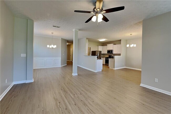 Foto del edificio - 240 Clairidge Ln SW
