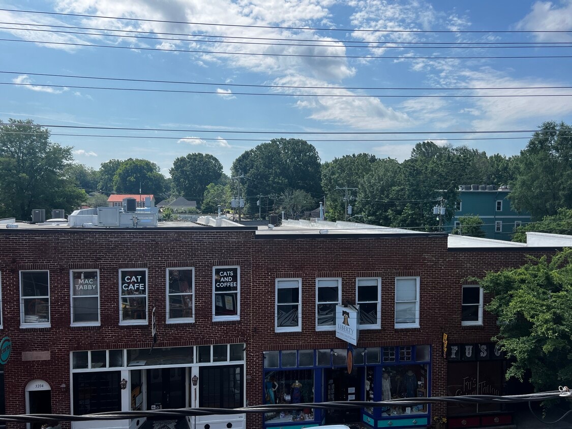 Primary Photo - 3205 N Davidson St