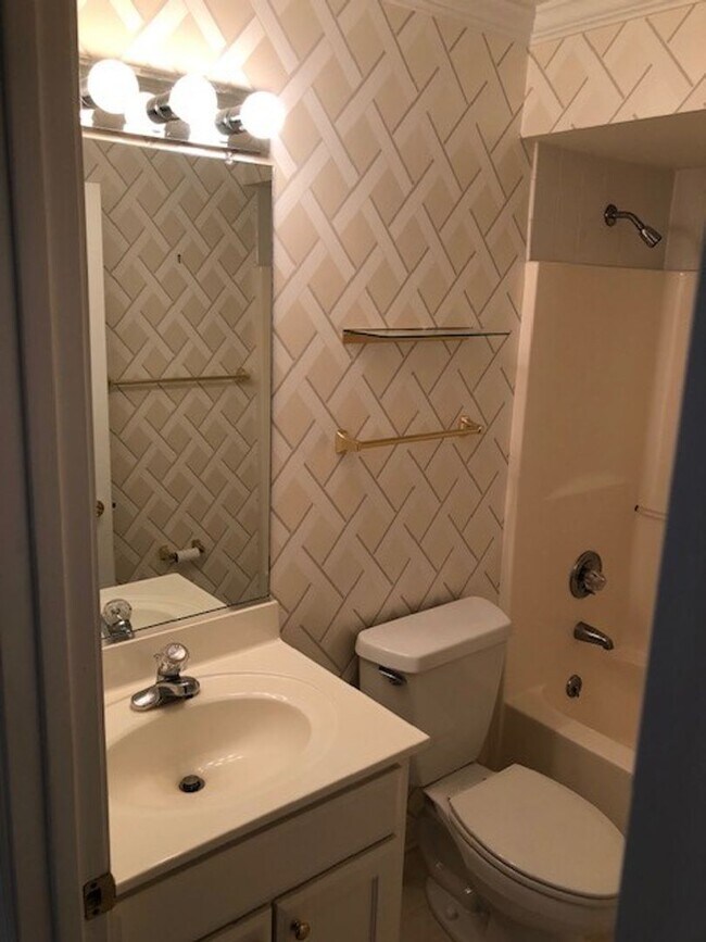 Foto del edificio - READY TO MOVE IN! 2 Beds 2 Baths! Price ad...
