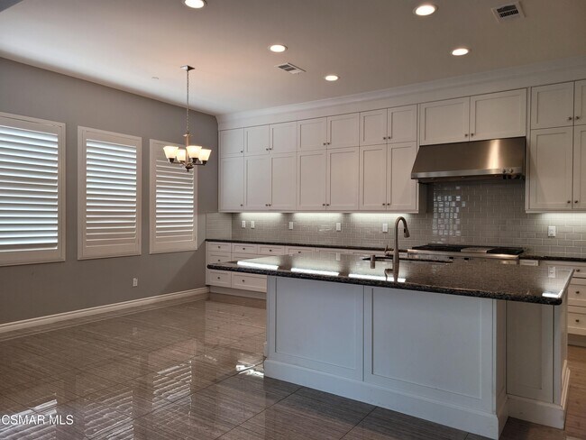 Foto del edificio - 12852 Mammoth Peak Dr