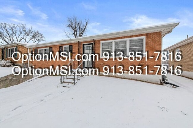 Building Photo - Charming Updated Home in a Convenient KC Location!