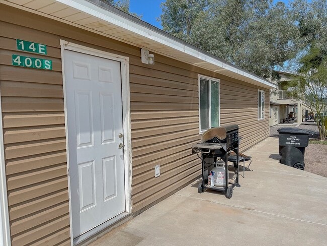 Building Photo - 14 E 400 S