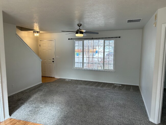 Foto del edificio - 1427 W Roberts Pl