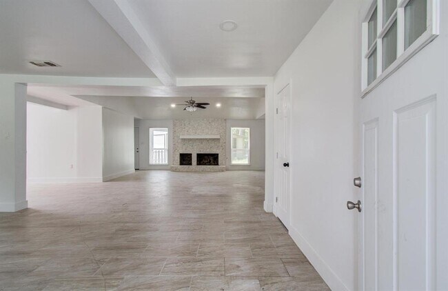 Foto del edificio - 494 Brandon Rd
