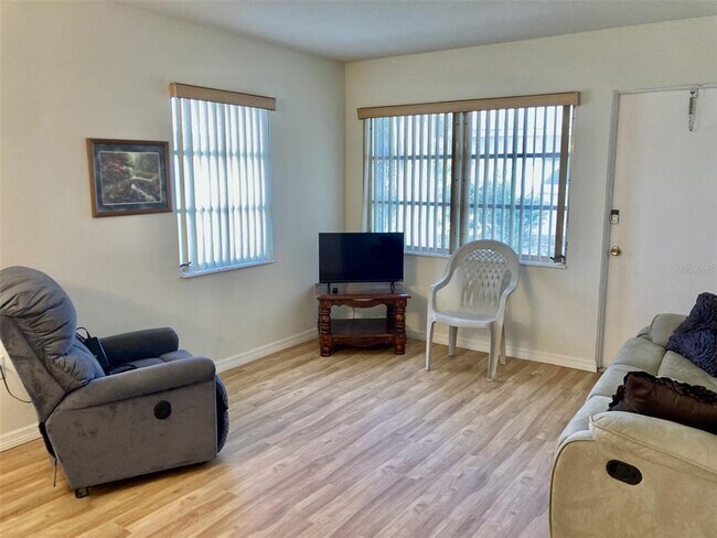 Foto del edificio - 6110 Coral Way